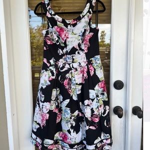 White House black market size 8 floral dress